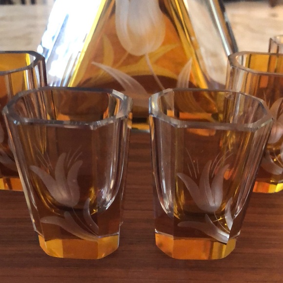 CUT CRYSTAL DECANTER SET W 6 SHOT GLASSES • CLEAR & AMBER COLORED • WOODEN TRAY - Picture 5 of 16